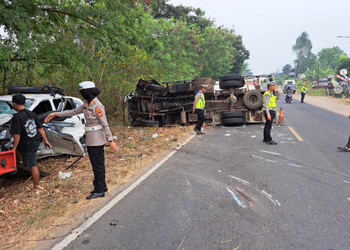 Travel Hantam Truk Tangki Pertamax Muatan Penuh, Tiga Tewas, Enam Luka-luka