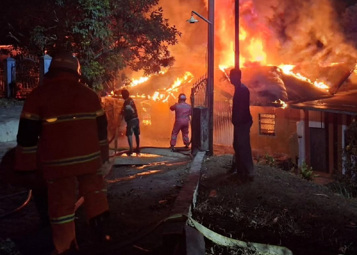 Rumah Milik Amsar di Rejosari Diamuk Api , Warga Panik 
