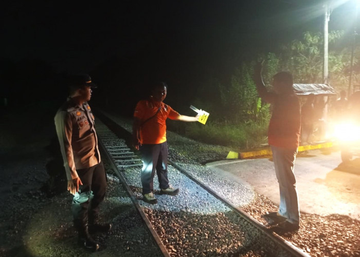 Linmas Tewas Tertabrak Kereta Saat Jaga Perlintasan