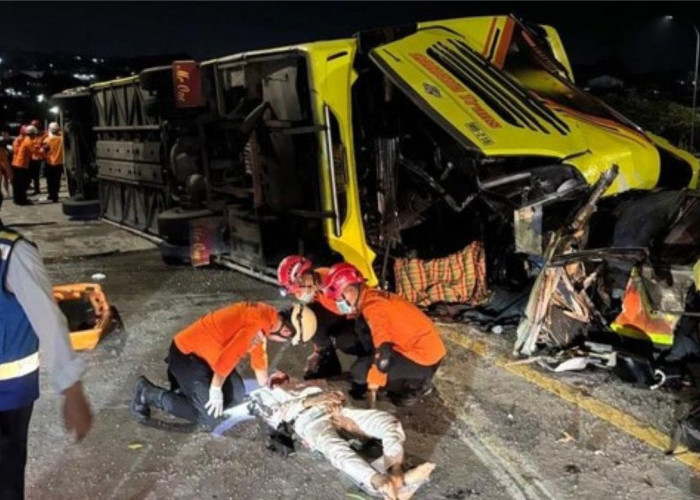 Polisi Ungkap Identitas 16 Korban Tewas Kecelakaan Bus Pariwisata di Tol Krapyak Semarang