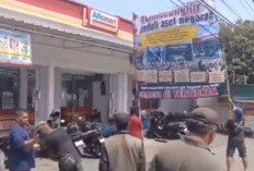 Warga Bogor Segel Minimarket di Cihideung Ilir, Tuntut Alih Fungsi Jadi Kopdes Merah Putih Demi Ekonomi Lokal 