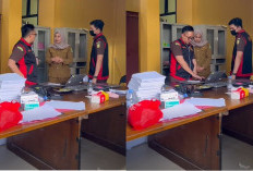 Dikawal TNI, Tim Pidsus Kejari PALI 'Obok-obok' Kantor Dinas Perkim