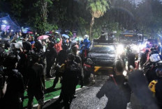 Jakarta Belum Tenang! Massa Ojol Masih Siaga di Senen, Pasta Gigi Jadi Tameng Lawan Gas Air Mata