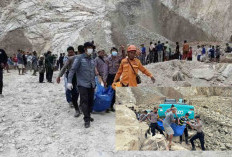 Update, Polda Jabar Masih Terus Mencari 11 Korban Hilang Longsoran Tambang Galian C Gunung Kuda Cirebon!