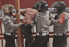 Viral! Petugas Satlantas Polrestabes Palembang Selamatkan Remaja yang Nyaris Melompat dari Jembatan Ampera