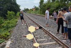 Berdiri Rentangkan Tangan di Tengah Rel, Kereta Api Datang, Wushh... Tubuh Siswi SMA Terpotong-potong