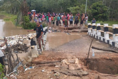 Pondasi Tergerus Sungai dan Dihantam Sampah, Jembatan Pangkul Tak Bisa Dilintasi Kendaraan