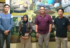 Gadis Belia Pandai Menipu, Sedang Makan di Restoran Cepat Saji Diciduk Polisi