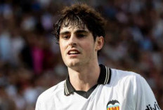 Tolak Perpanjangan Kontrak, Gelandang Valencia Ngebut ke MU