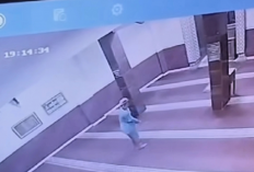 Polisi Berhasil Menangkap Pelaku Pembakaran Mushola di Pekanbaru yang Terekam CCTV, Diduga Karena Motifnya...