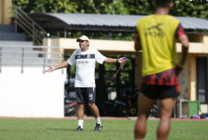 Pecat Pelatih Asing Jadi Tren Liga 1, Usai Gomez, Muncul Eduardo, Siapa Menyusul?