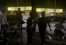 Brutal! Wanita Dikeroyok Debt Collector di Depan Polsek, Polisi Cuma Nonton, Netizen: Hukum Mati Saja!