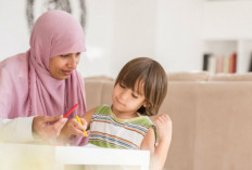 Bagaimana Cara Terbaik Mengenalkan Allah Kepada Anak ? Yuk Cari Tau Moms