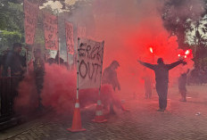 Demo Suporter, Rantai Pintu Masuk Kantor PSSI, Tuntut Erick Out! 