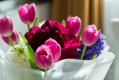 Pandai Merangkai Bunga Bisa Jadi Bisnis Sampingan? Temukan 13 Cara Merintisnya Disini! 