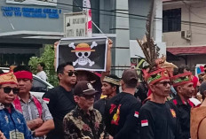 Video Penurunan Bendera One Piece oleh Massa Masyarakat Pati Bersatu Viral, Picu Pro-Kontra di Media Sosial! 