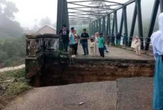 Jembatan Penghubung Dua Desa di OKU Selatan Putus Diterjang Banjir, Aktivitas Warga Lumpuh