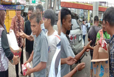 Pembagian Takjil oleh Kasubdit 3 Sosbud Dit Intelkam Polda Sumsel: Menyebarkan Kebaikan di Bulan Suci