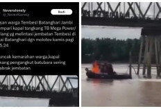 Barbar! Viral Vidio Warga Lempari Kapal Tongkang dengan Molotov, Diduga Motifnya Karena...