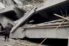 Gedung Tiga Lantai Ponpes Al Khoziny Roboh di Tengah Salat, 19 Ambulans Dikerahkan