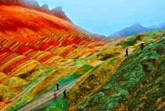  Paket 9 Hari Gunung Pelangi Zhangye China Moslem Tour Berangkat 7 Oktober 2026, Mulai Rp18,9 Jutaan