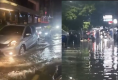 Jakarta Terendam! Banjir Parah Buat Sejumlah Kendaraan Mogok di Tengah Jalan