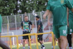 Jelang Persebaya vs Persib: Pelatih Persebaya Gak Sungkan Puji Persib