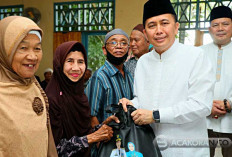 Hari Lebaran Pj Gubernur Sumsel Agus Fatoni Kunjungi Panti Jompo Berikan Bantuan dan Santunan