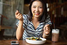 Perhatian Perhatian! 3 Kebiasaan Makan Malam yang Bisa Membuat Perut Buncit