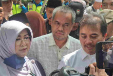 Jadi Tersangka Kasus Ijazah Palsu Jokowi, Kuasa Hukum Dokter Tifa Minta Penyidikan Dihentikan!