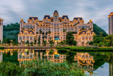 Fancy! Dikira Istana, Rumah Megah Terbesar di China Ini Ternyata..