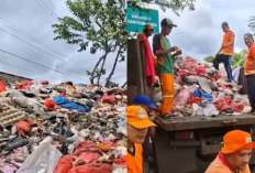Miris! Sampah Setinggi 2,5 Meter Menumpuk di Pinggir Rel Kereta Duren Jaya Bekasi, Ini Penyebabnya