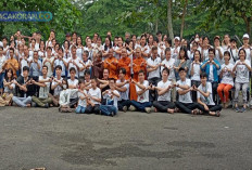 Menselaraskan Diri dengan Alam, Ratusan Umat Buddha Jalani Prosesi Peace Walk