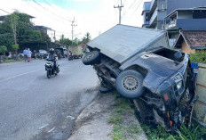 Jalan Menikung, Mobil Deterjen Lepas Kendali, Tabrak Motor 2 Orang Nyaris Tewas 