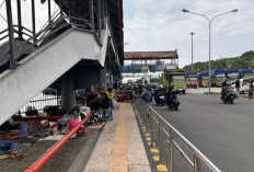 Cuaca Ekstrem! Truk Terguling Dalam Kapal, Penyeberangan Padangbai-Lembar Tutup Sementara, Penumpang Menginap?