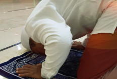 Nah Loh! Ternyata 7 Jenis Pakaian Ini Harus Dihindari Saat Sholat, No 3 Kita Sering Lalai 