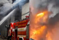 Kebakaran Hebat di Kosambi Tangerang, Gudang Mainan dan Pabrik Kimia Dilalap Api Hingga Malam