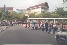 Viral Maba UNP Jalan Jongkok Masuk Kampus, Pihak Kampus: Bukan Perpeloncoan, Hanya Pemanasan Biar Fresh