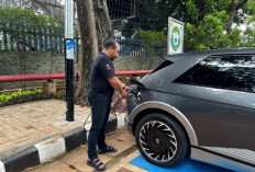 Jangan Takut Habis Baterai di Jalan Gais, Kendaraan Listrik Bisa Ngecas Daya di Tiang Listrik Lo, Kok Bisa?