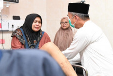 Isak Tangis Tak Terbendung dari Kedua Orang Tua Korban Meninggal Pada Kecelakaan Bus Parawisata Ciater Subang