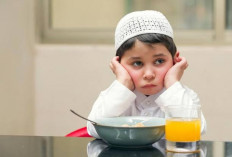 5 Alasan Mengapa Anak Perlu Diajarkan Doa Sebelum Berbuka Puasa, Nomor 4 Bikin Si Kecil Happy