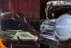 Rem Blong! Truk Tronton Seret Honda CR-V 25 Meter di Bawen, Lalu Lintas Solo–Semarang Lumpuh