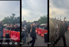 Meski Ditarik dari Peredaran, Massa Aksi Kamisan Putar dan Nyanyikan Lagu Bayar Bayar Bayar di Hadapan Polisi