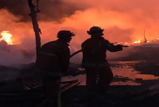 Warga Panik! Pabrik Tekstil Terbakar di Gunung Putri Bogor, Takut Merambat ke Rumah...