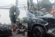 Kronologi Mobil Terguling Usai Tabrak Gapura TPU Jeruk Purut, 3 Korban Luka-Luka