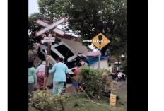 Nah Lho, Sebuah Mobil Sport Porsche Terbang Hingga Menabrak Dinding Kantor Polisi di Medan, Kok Bisa?