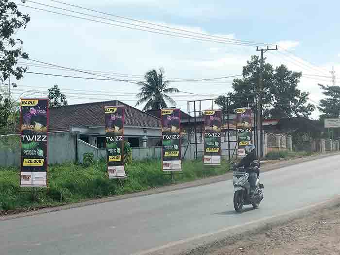 Baliho Rokok Langgar Perda KTR