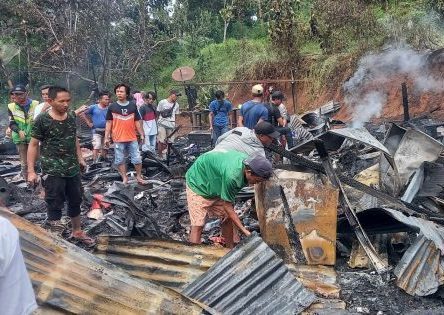 Warga Sedang Shalat Jumat, Api Ludeskan Rumah Bedeng 4 Pintu, Ini Penyebabnya