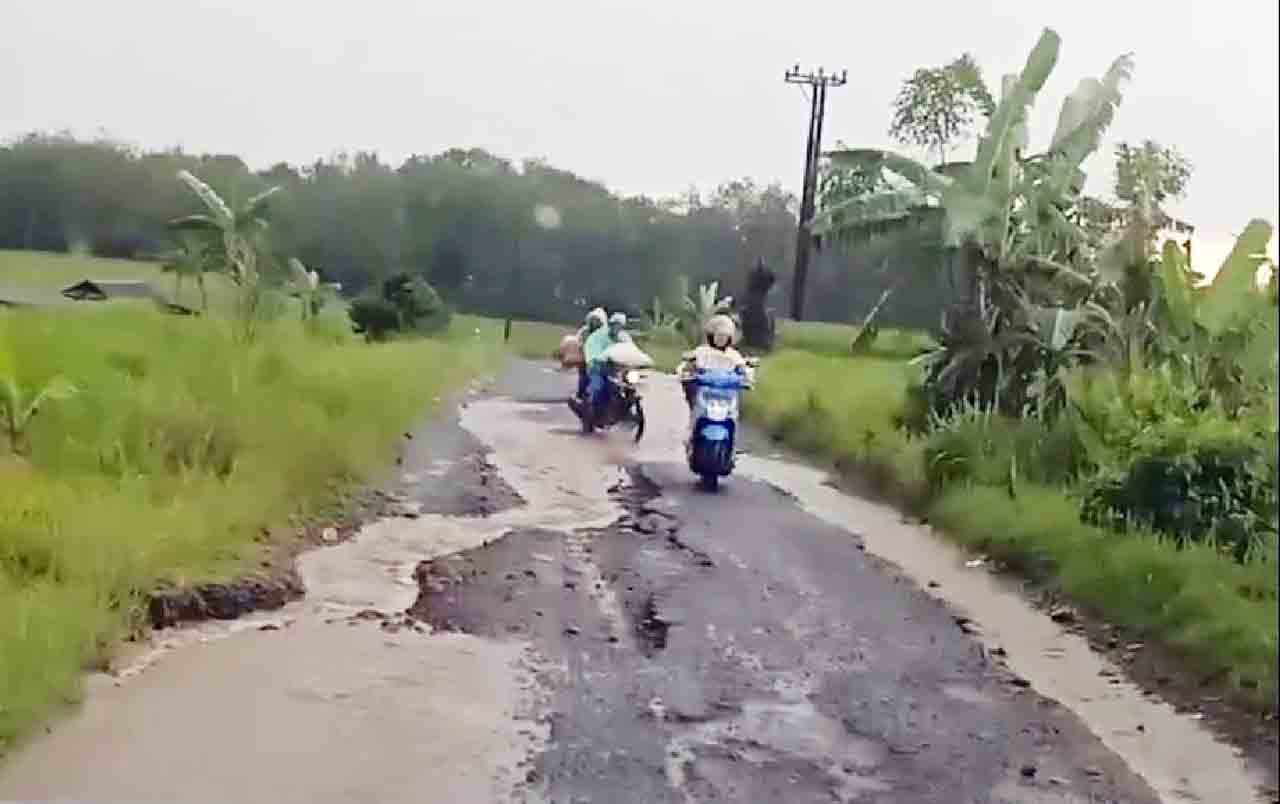 Hujan Deras, Waspadai Lobang di Jalan