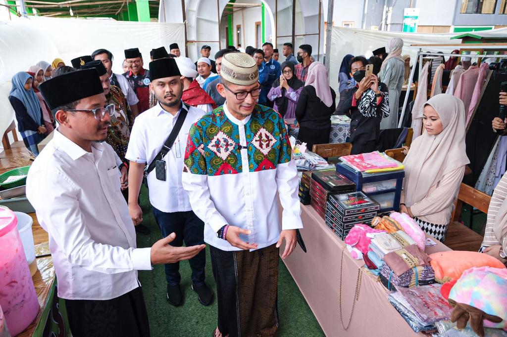 Meleleh Lihat Potensi Santri, Kemenparekraf Dorong Mereka Jadi Penggerak Ekonomi Bangsa